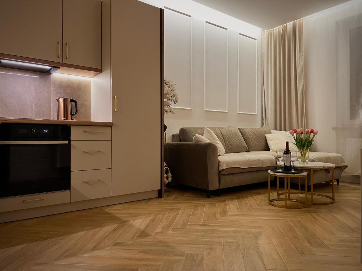 Coco City Center Apartment キェルツェ エクステリア 写真