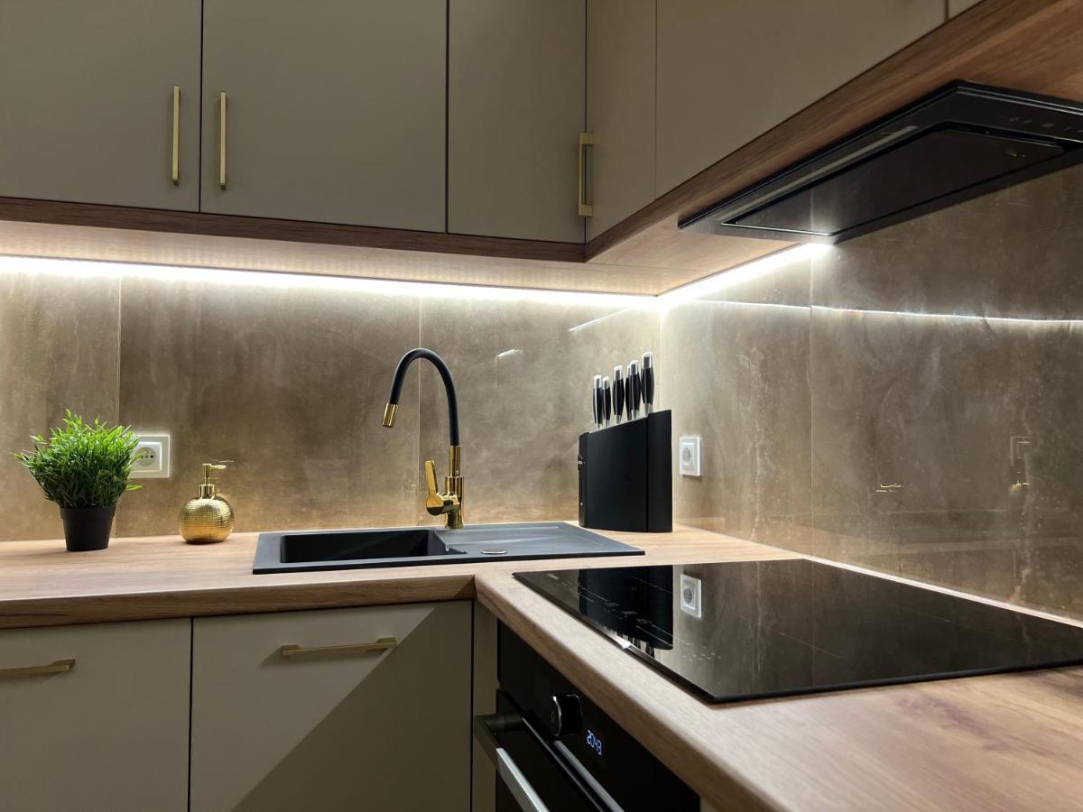 Coco City Center Apartment キェルツェ エクステリア 写真